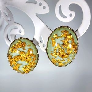 VTG Earrings oval clear cabochon with gold foil  flakes with green backgrnd 1.5"